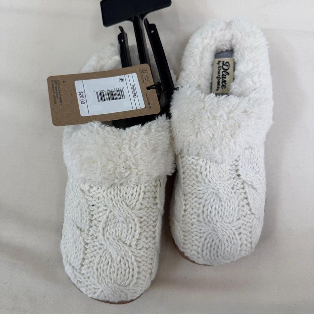 White Dearfoams cable knit slippers in a cozy cream/white color